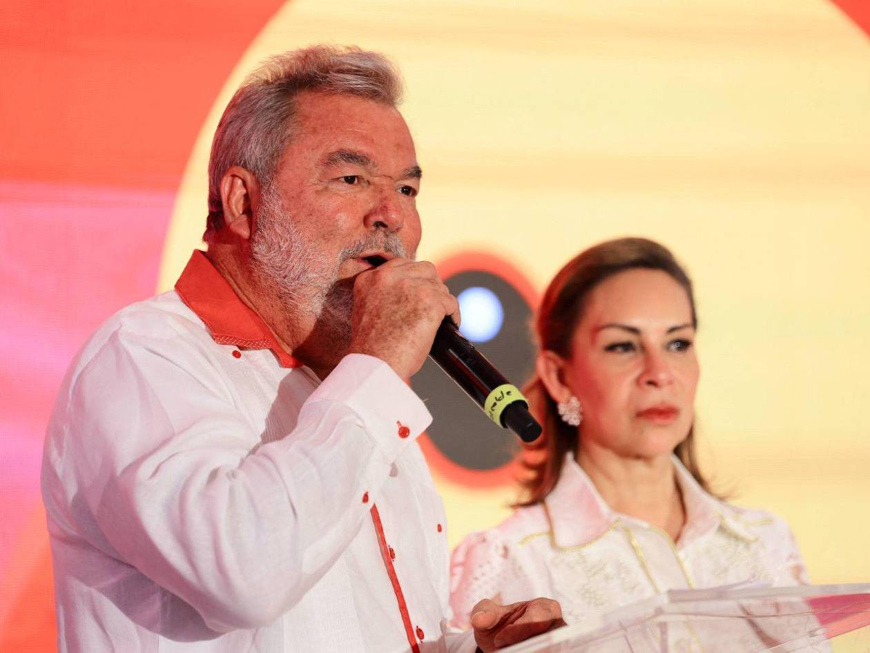 Roberto Contreras atribuye repunte del Partido Nacional al oxígeno de Trump tras primer corte