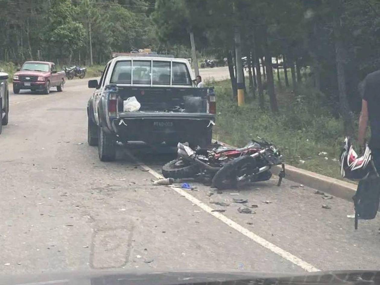 Joven muere en accidente de moto; dos más están gravemete heridos