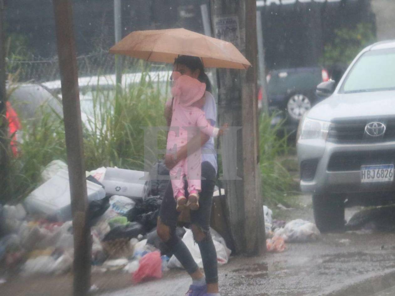 Extienden alerta roja por lluvias en cuatro departamentos de Honduras; 10 más en vigilancia