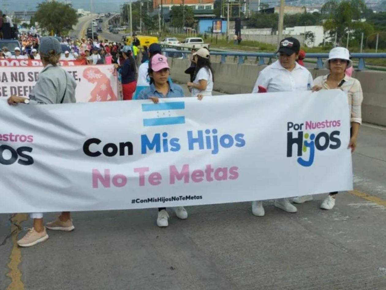 Movimiento Por Nuestros Hijos rechaza decreto que impone el libro de Mel en las aulas de clases