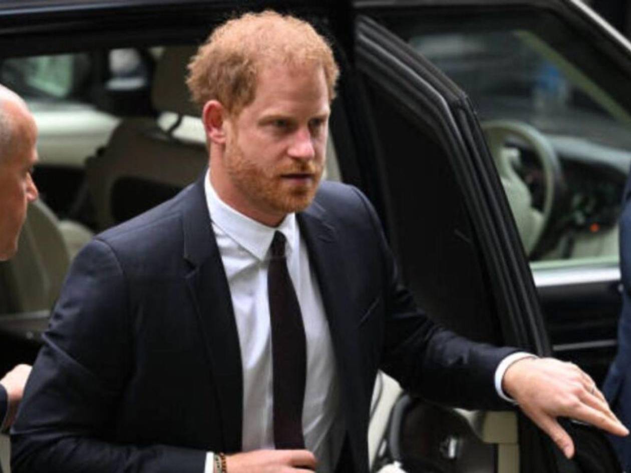 Príncipe Harry logra acuerdo con Rupert Murdoch y le piden disculpas públicas
