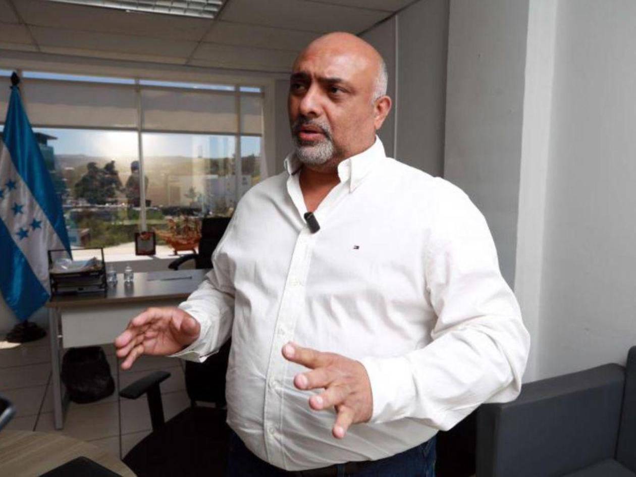 Comisionado del IHTT sale en defensa de las FF AA y acusa al CNE de contratar empresa sin capacidad logística