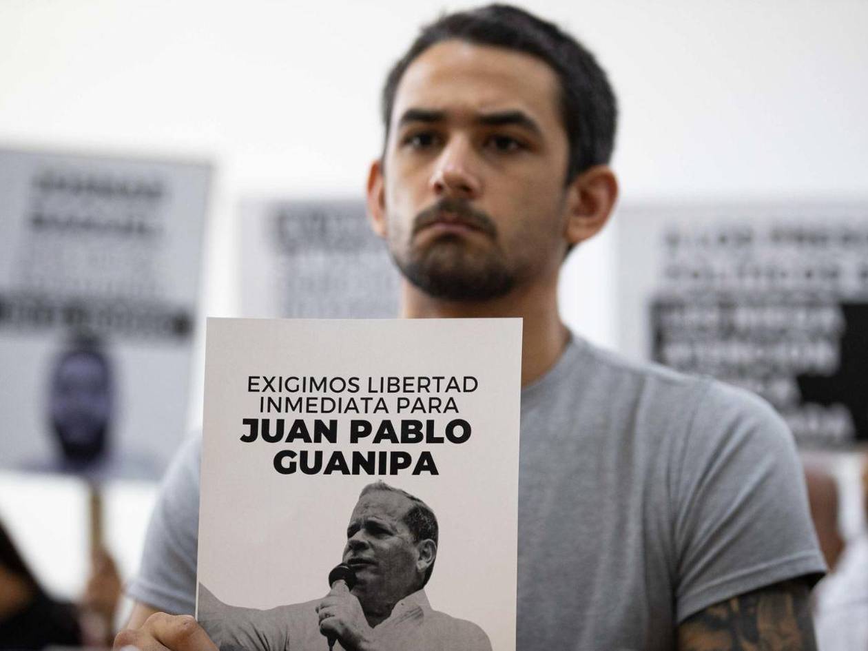 Venezuela excarcela a 13 presos políticos, entre ellos Américo de Grazia y Pedro Guanipa