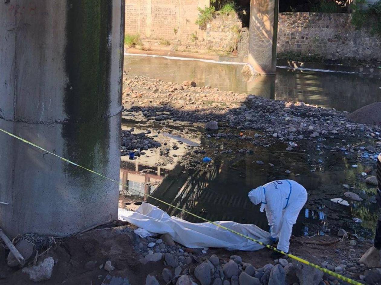 Hallan cadáver de un hombre en estado de descomposición  flotando en el río Choluteca