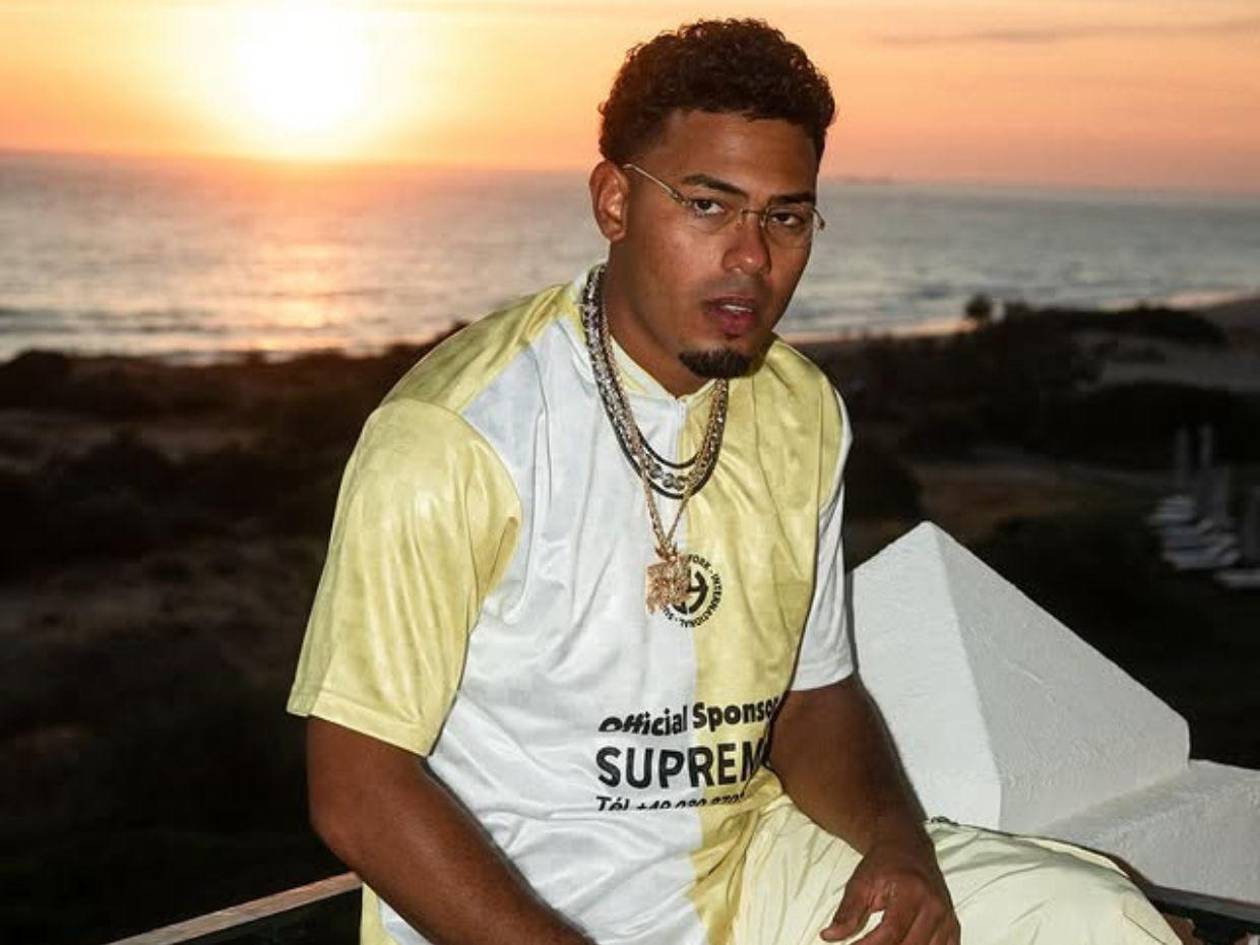 Myke Towers desafía a sus críticos: “Si creen que mi música es fácil, que lo intenten”