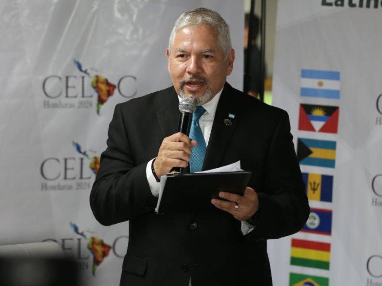 Eduardo Reina niega retiro de embajadora de Nicaragua por temas relacionados a la Celac