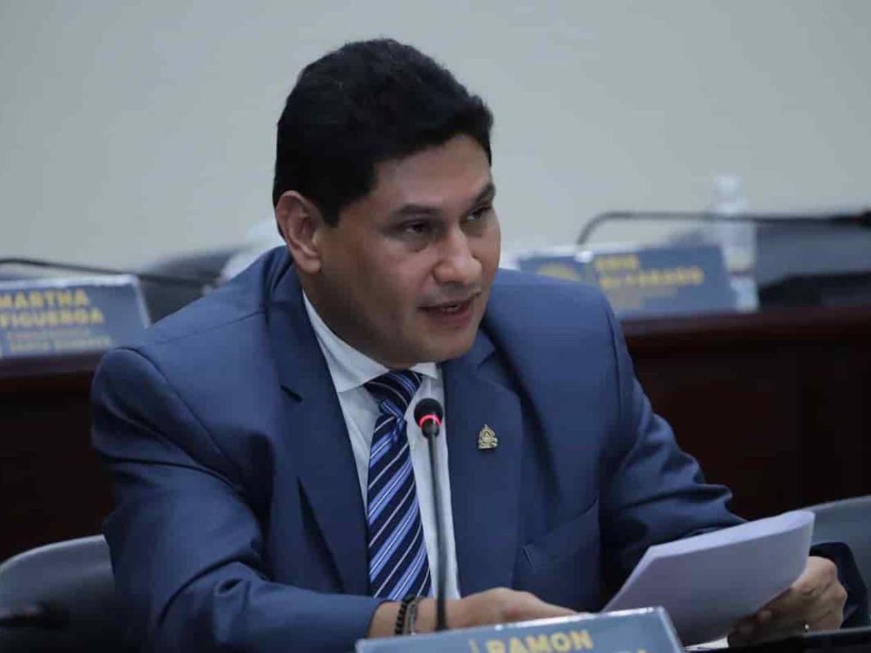 Suspensión de juez despierta serias preocupaciones, asegura diputado Carranza