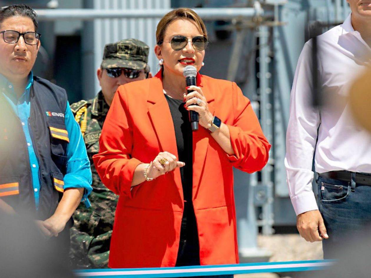 Xiomara dice que podría estar “horas y horas” mencionando obras de su gobierno