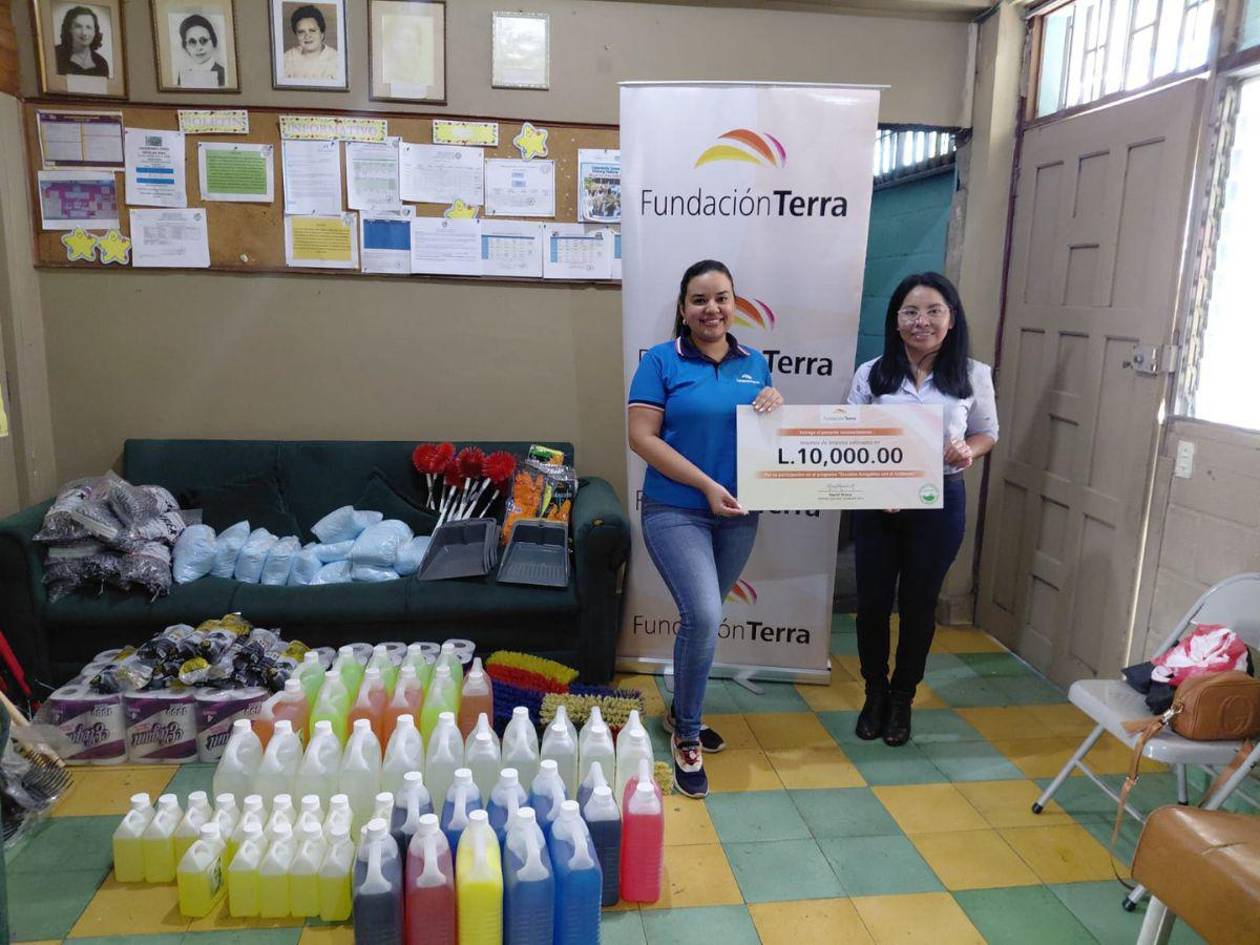 Fundación Terra entrega kits de limpieza a escuelas amigables con el ambiente