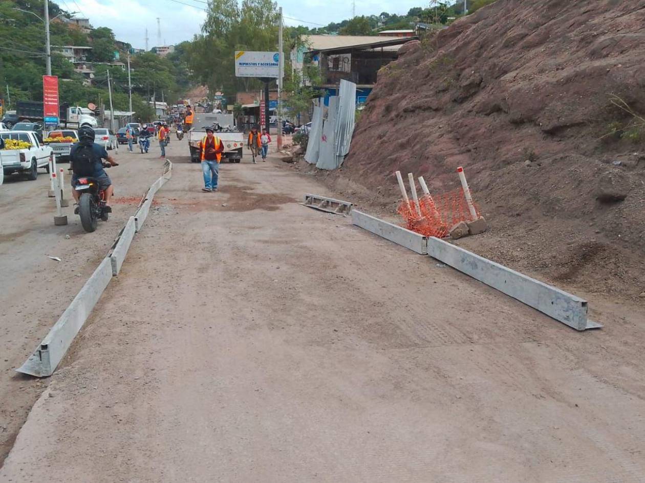 Cierre de ruta alterna agudiza caos vehicular en colonias de la salida al oriente de la capital