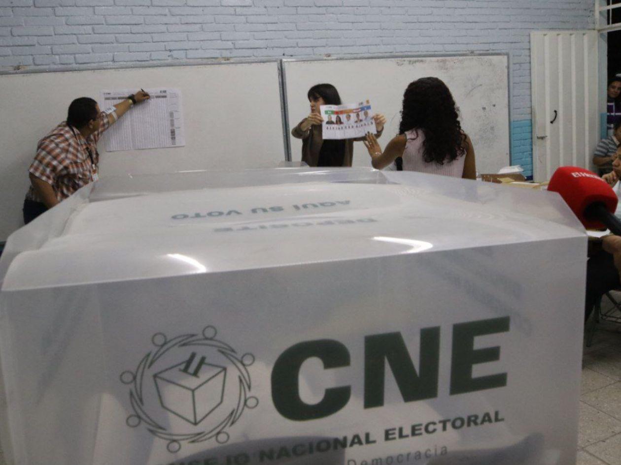 Reñida disputa en varias alcaldías: en una la diferencia es de tres votos