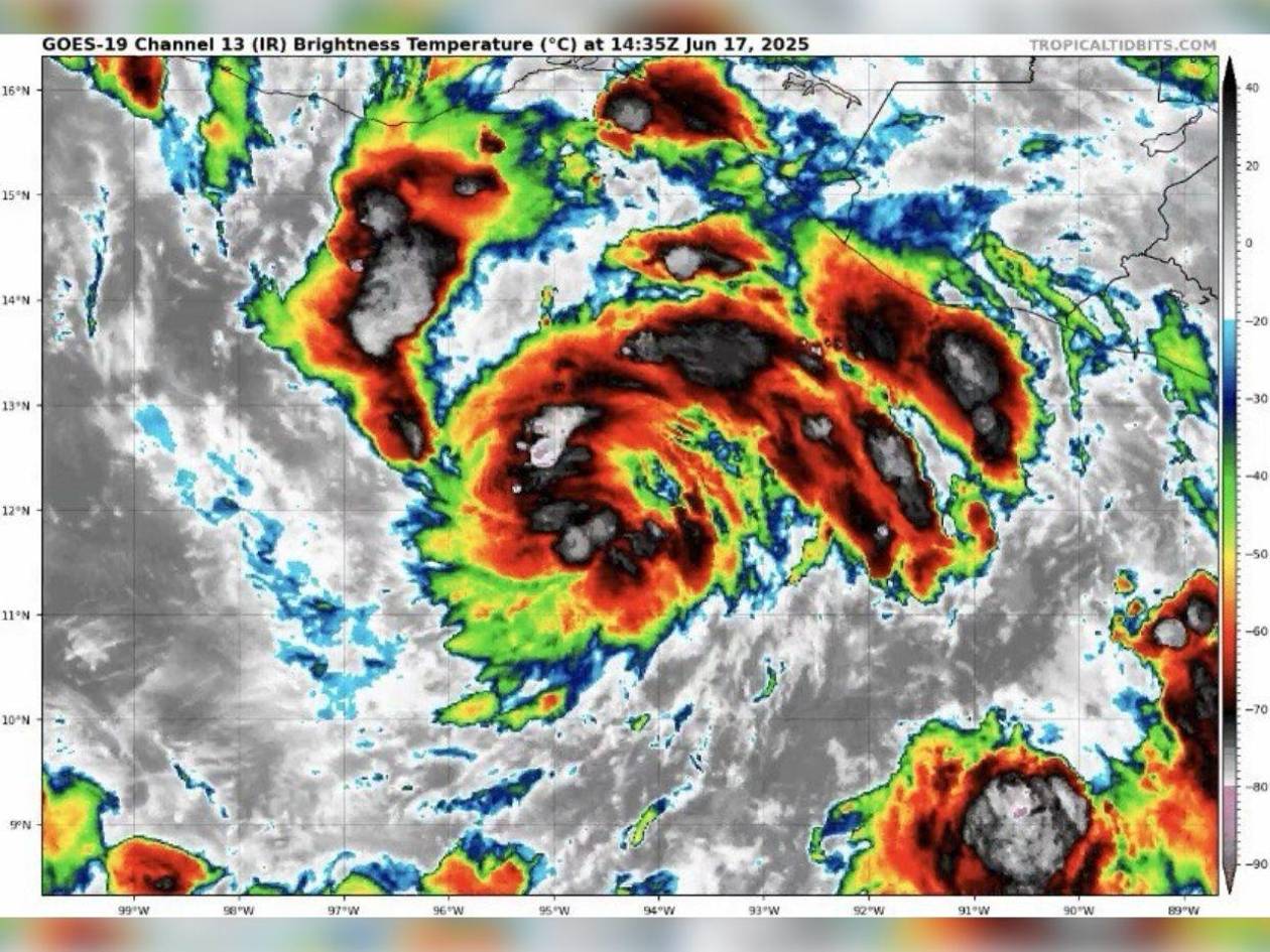 La tormenta tropical Erick se intensifica en el Pacífico de México