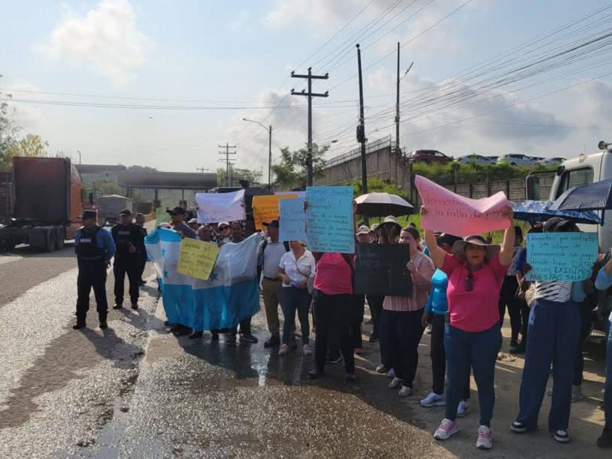 En calamidad doméstica se declaran maestros Proheco por falta de pago