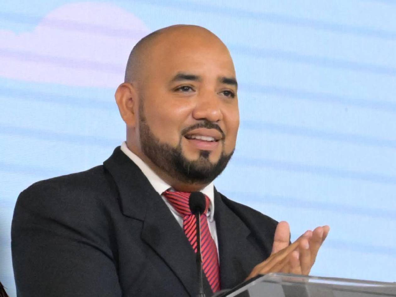 Ministro Esponda llama a firmar un pacto nacional por la educación