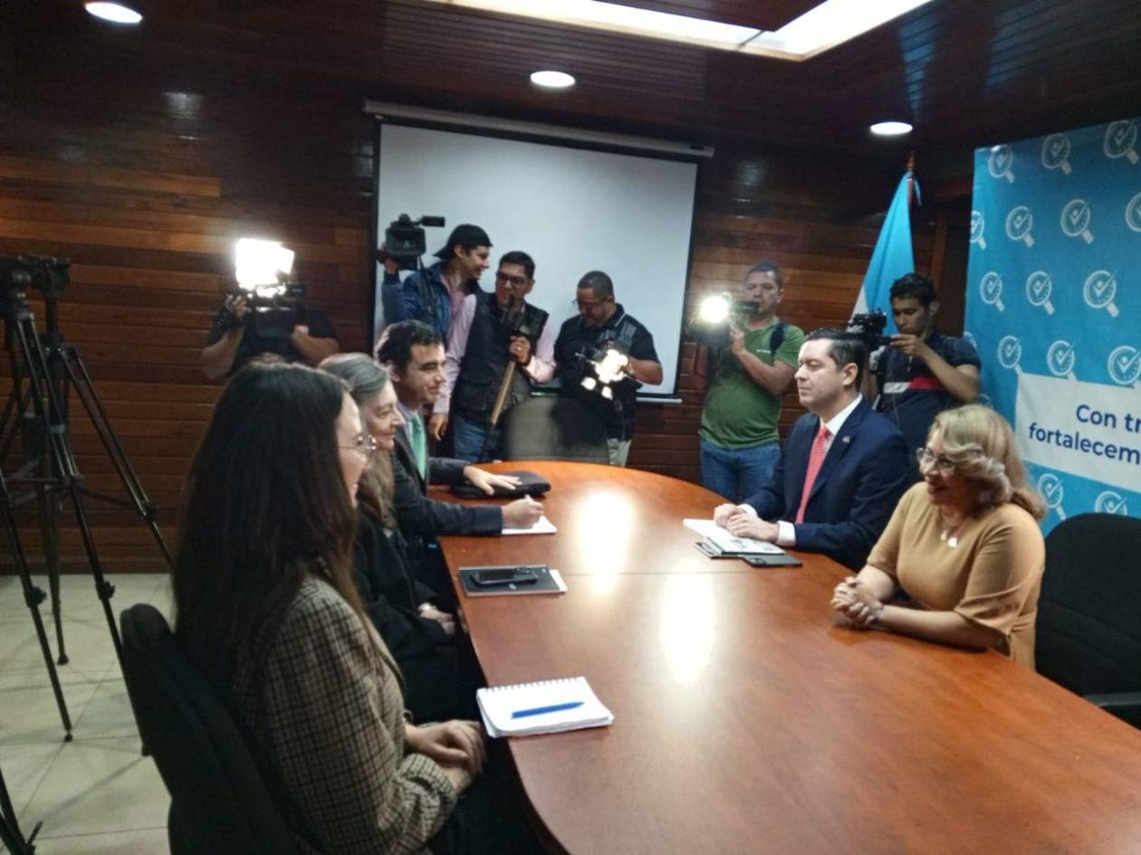 Delegación del Centro Carter se reúne con la Unidad de Política Limpia previo a las primarias