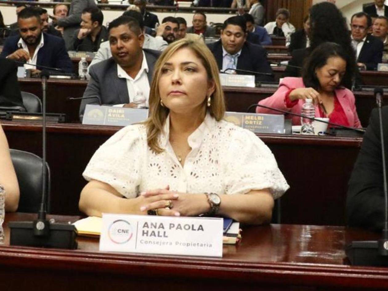 Colegio de Abogados sobre renuncia condicionada de Hall: no existe en la ley