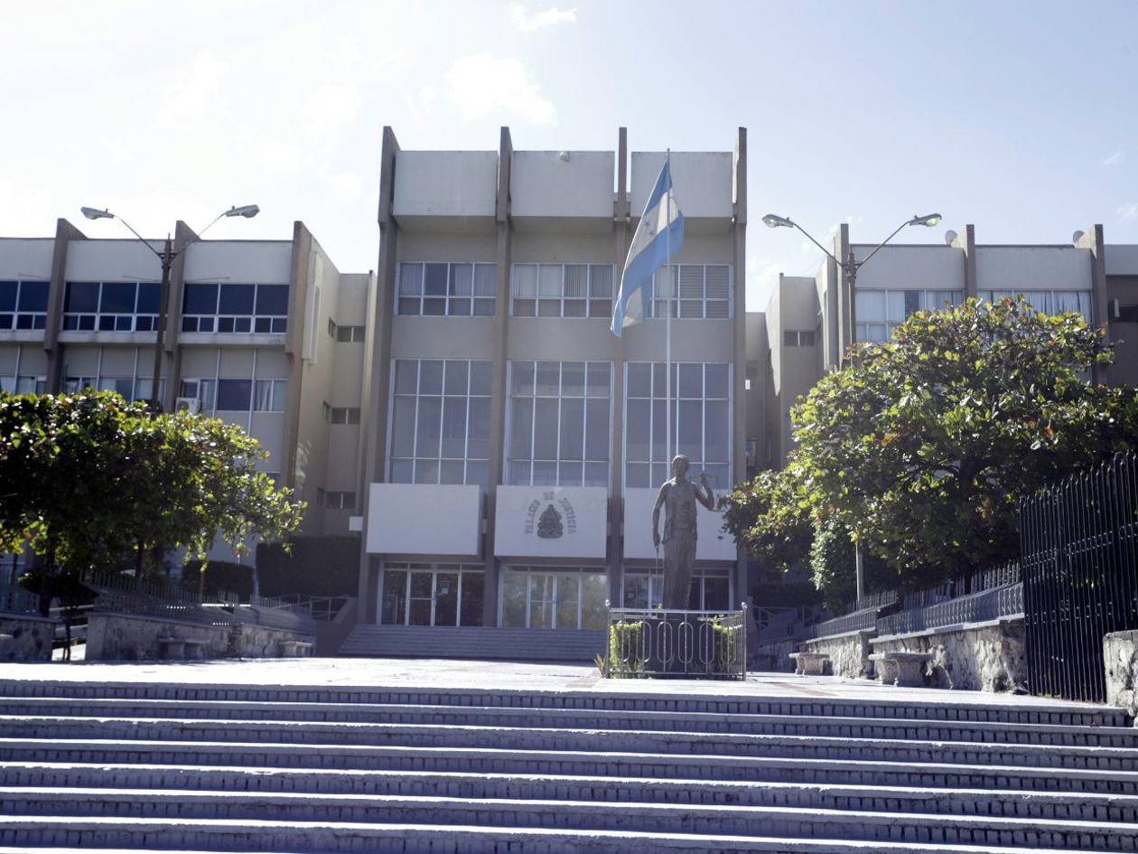 Detención judicial contra exempleados del Congreso Nacional acusados de destruir documentos