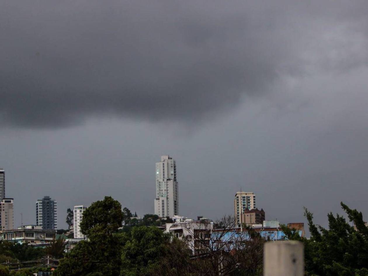 Lluvias moderadas afectarán occidente y sur de Honduras este lunes, según Cenaos