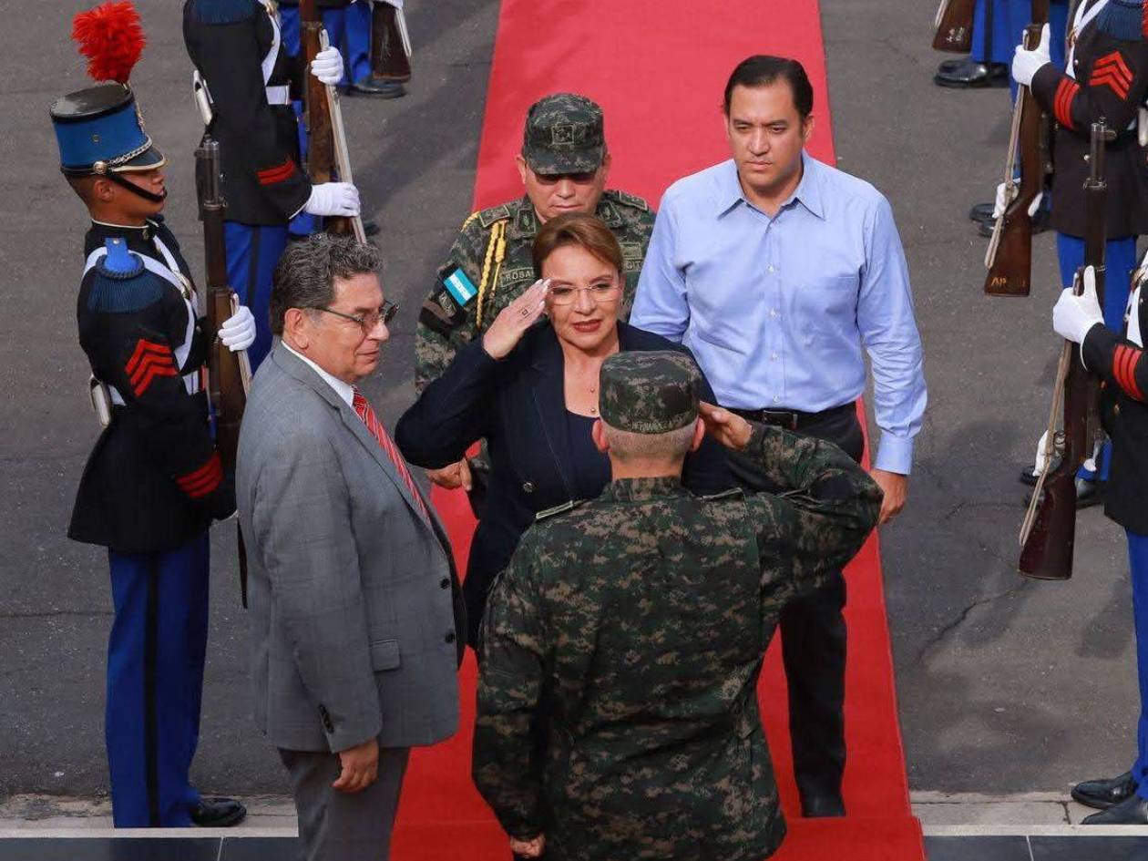 Xiomara Castro llega a las FF AA y pide garantizar elecciones transparentes