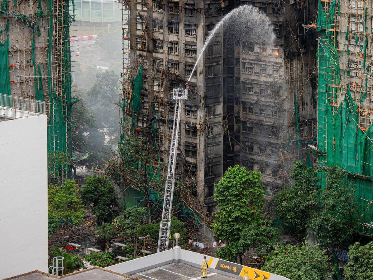 Aumentan a 75 los muertos y 279 desaparecidos en el peor incendio de Hong Kong en 30 años