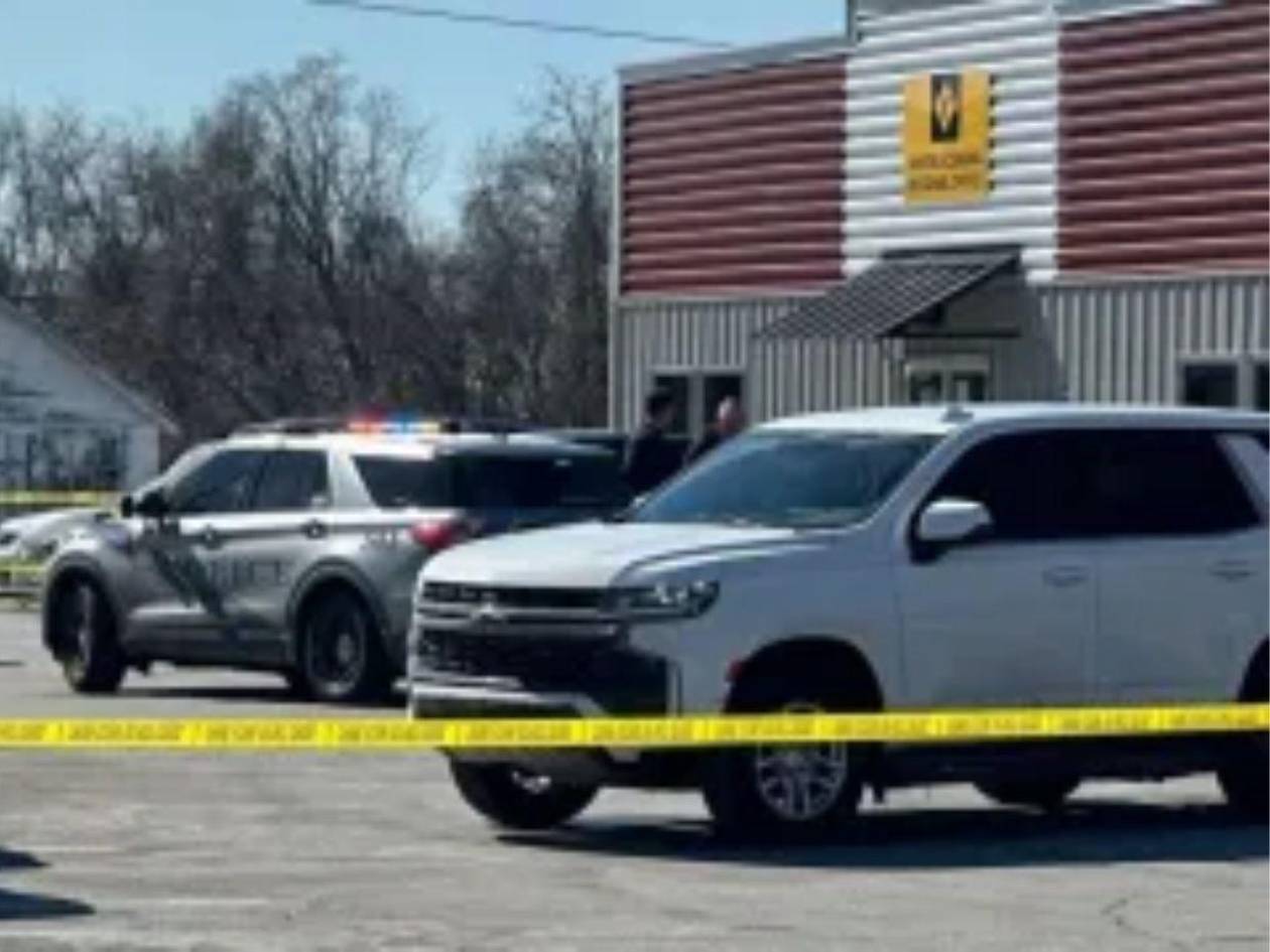 Tres muertos deja tiroteo frente a oficina de licencias en Louisville, Kentucky