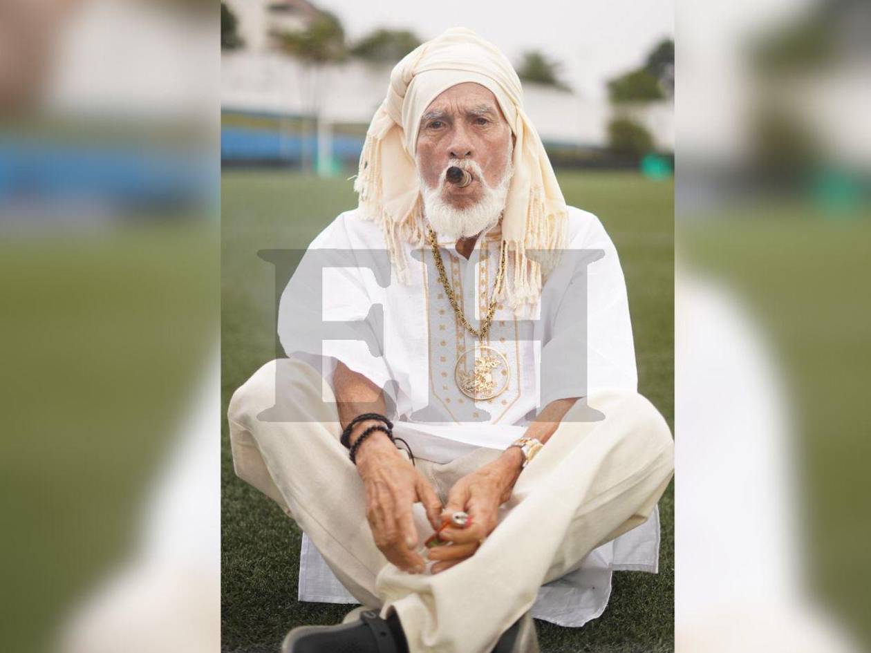 El peculiar look de El loco de la selva en el partido de la Selección de Tiktokers