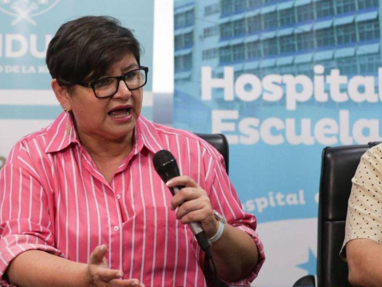 Con caricaturas y memes  repudian a ministra de salud por minimizar la falta de algodón en hospital