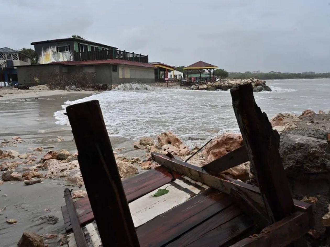 Al menos tres muertos en Jamaica durante preparativos por el huracán Melissa