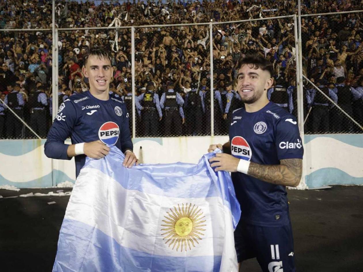 Rodrigo Auzmendi podría jugar con su hermano en Godoy Cruz, según medios argentinos