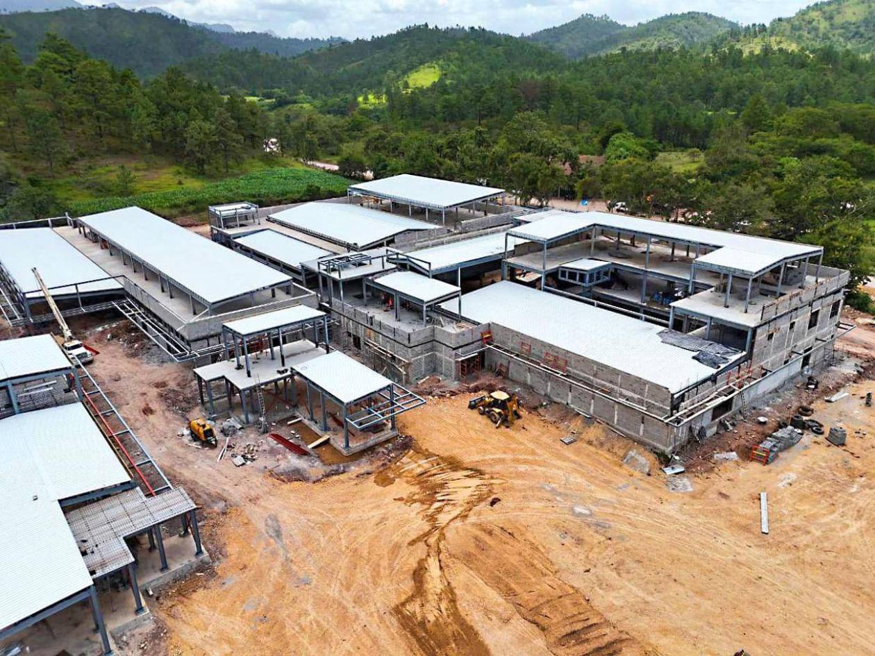 Construcción del Hospital Básico de Salamá está en la etapa final