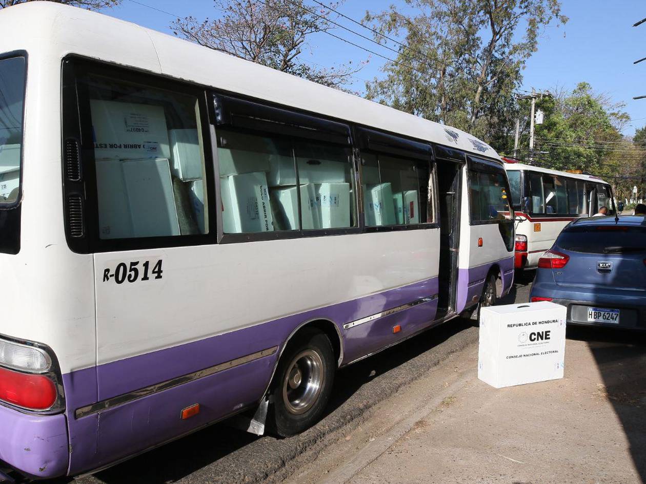 Transportistas amenazan con tomar acciones contra el CNE por falta de pago