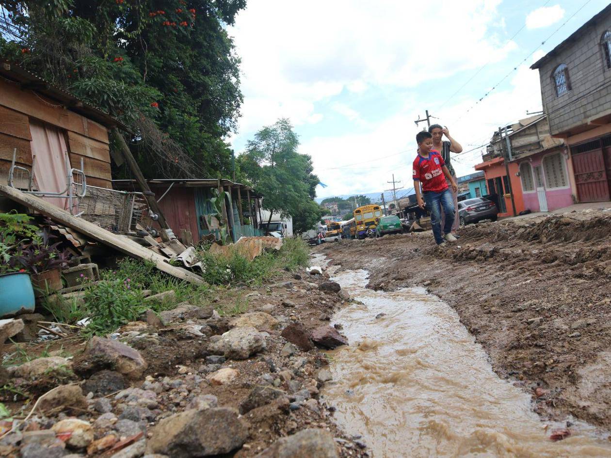 Fuertes lluvias dejan 26 familias albergadas y 126 afectados en el Distrito Central