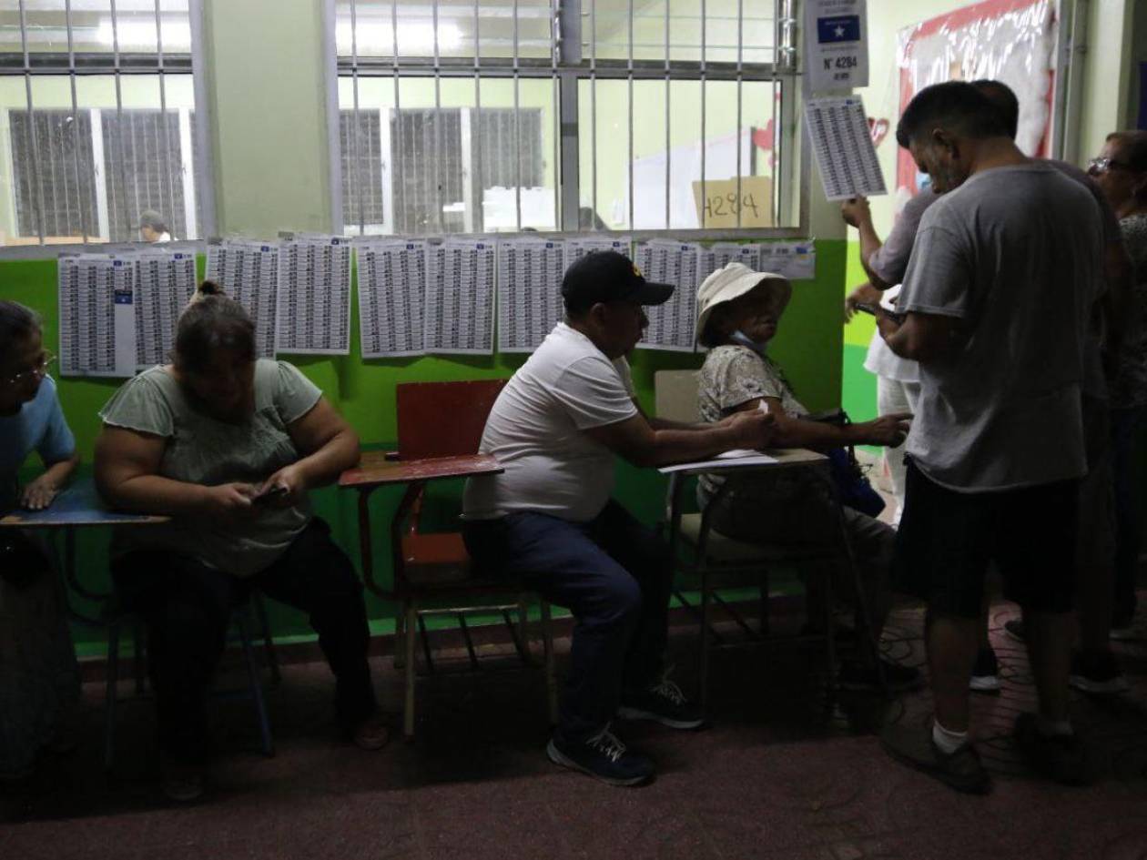 A las 10:00 p.m. iniciaron las elecciones en barrio El Bosque de Tegucigalpa