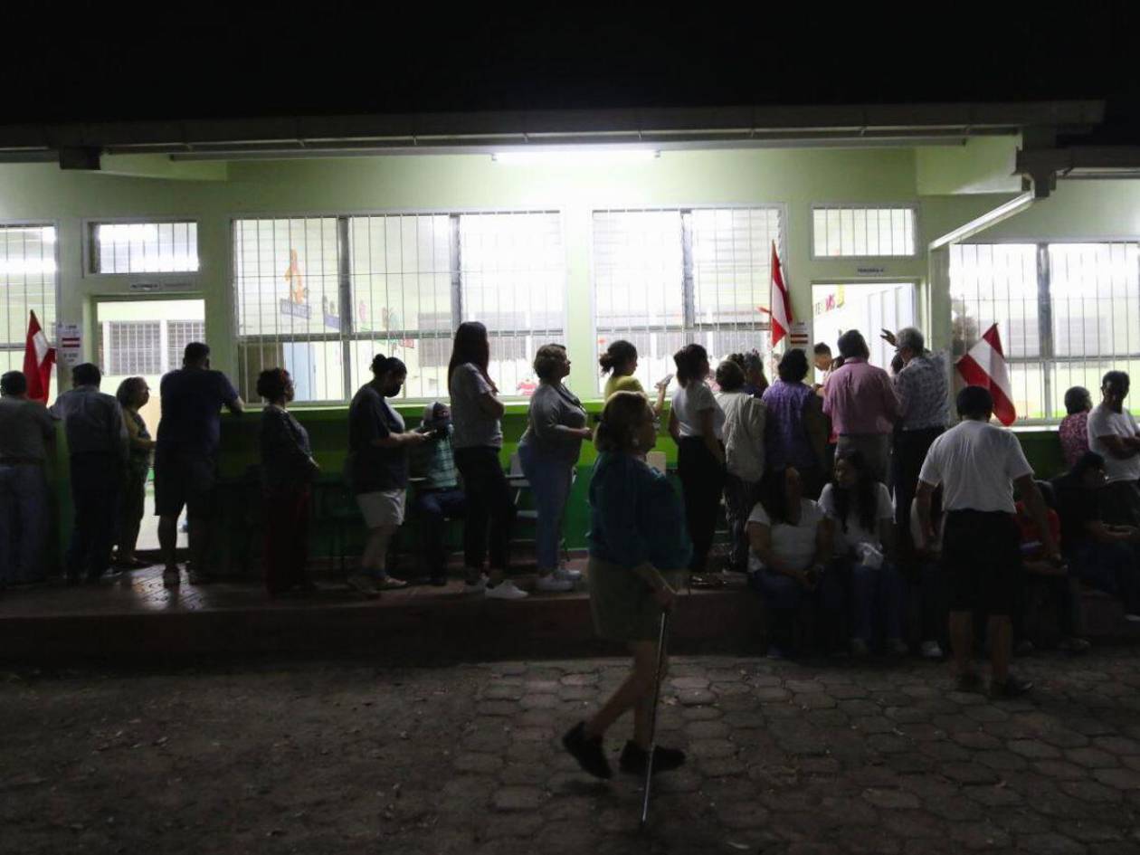 Hondureños que esperaron hasta 15 horas para votar salvaron las elecciones