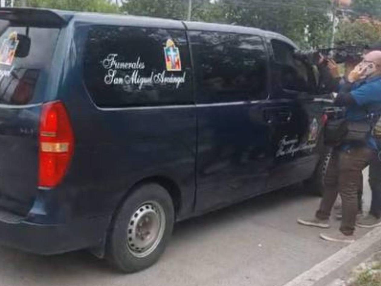 Primer cuerpo entregado a la familia, se trata del copiloto de la aeronave, Francisco Lagos