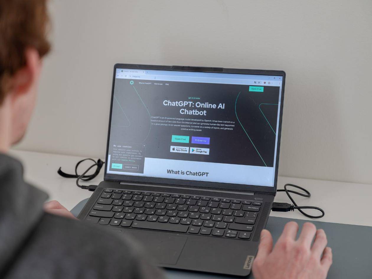 OpenAI permitirá contenido erótico en ChatGPT a partir de diciembre de 2025