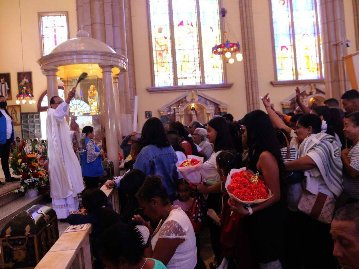 Masiva llegada de feligreses para honrar a la Virgen de Suyapa