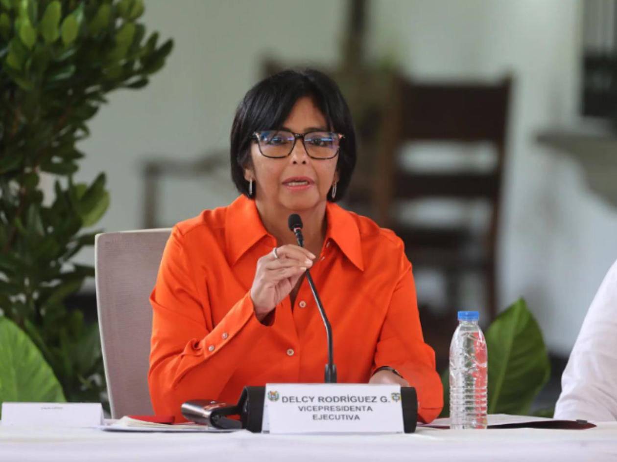 Vicepresidenta de Venezuela dice que recompensa criminalizar la valentía de Maduro