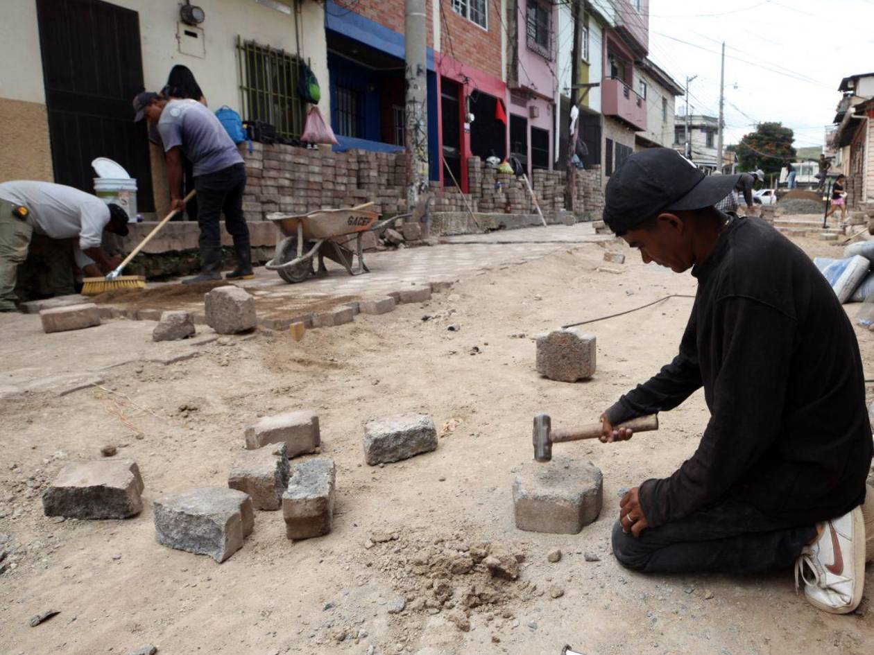 Reparan adoquines dañados del Barrio Morazán de Tegucigalpa