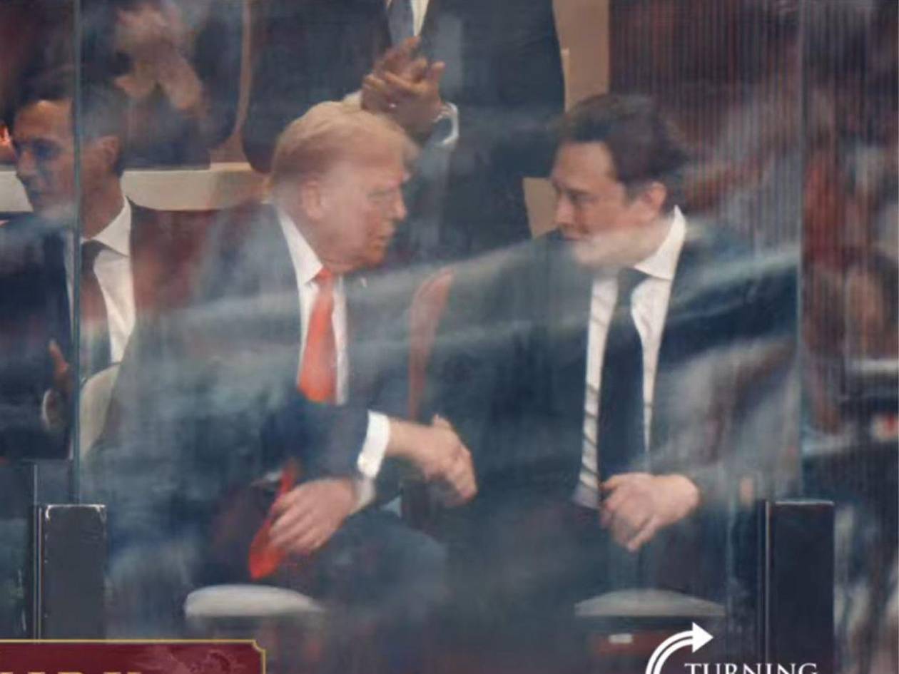 Se dan la mano: así fue el reencuentro de Donald Trump y Elon Musk en funeral de Charlie Kirk