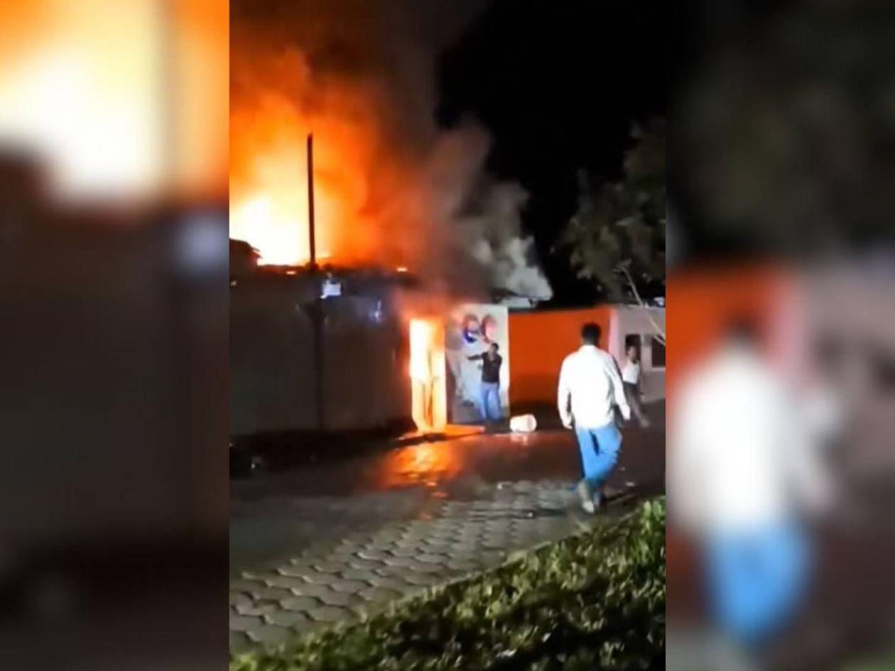 Voraz incendio consume pulpería en Lempira