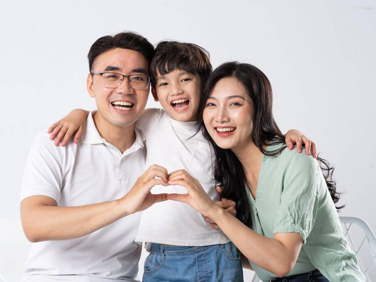 ¿Las niñas son más de papá y los niños más de mamá? Una experta lo explica