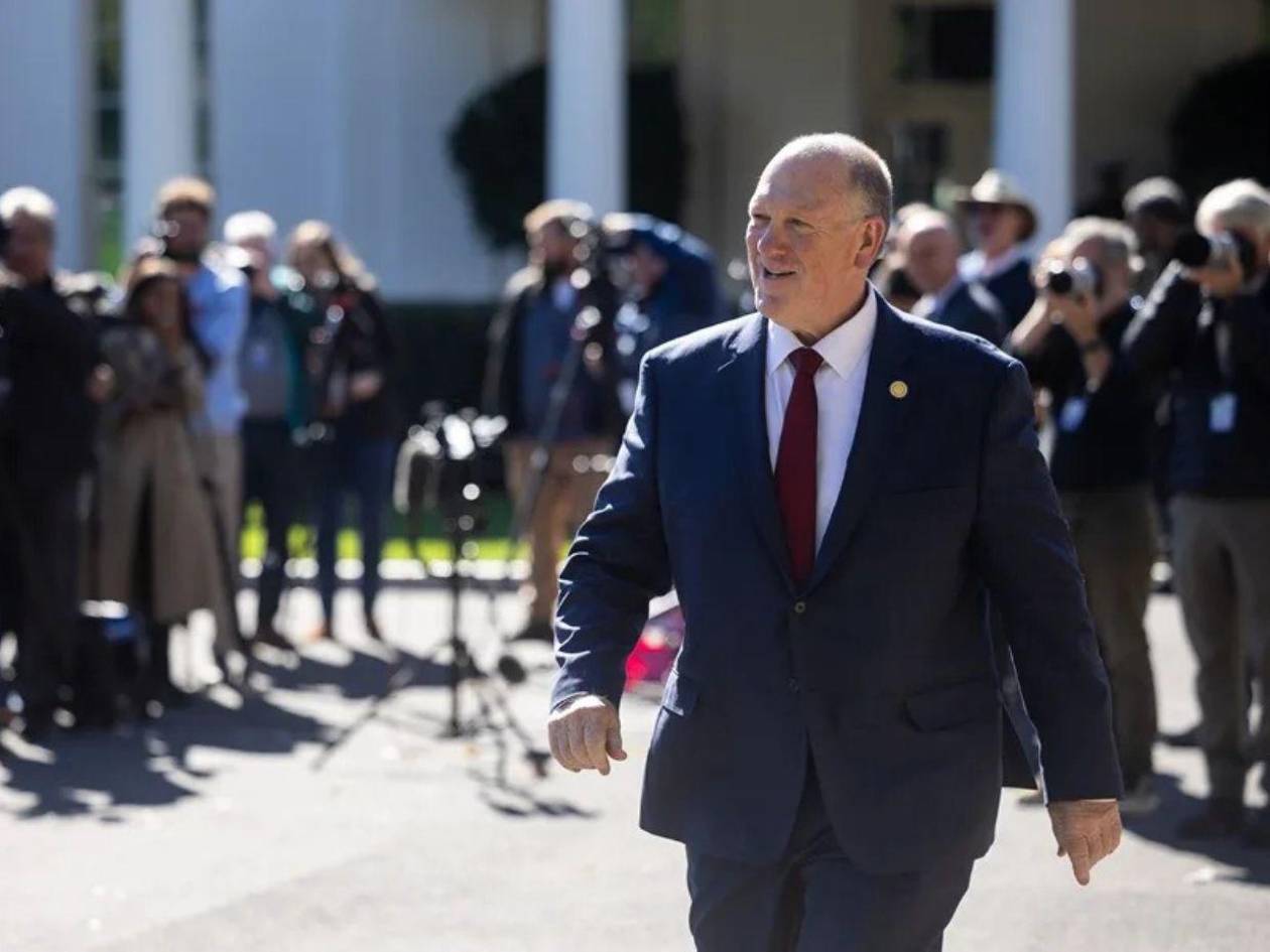 Organización pide investigar a Tom Homan por presunto soborno de $ 50,000 en EE UU