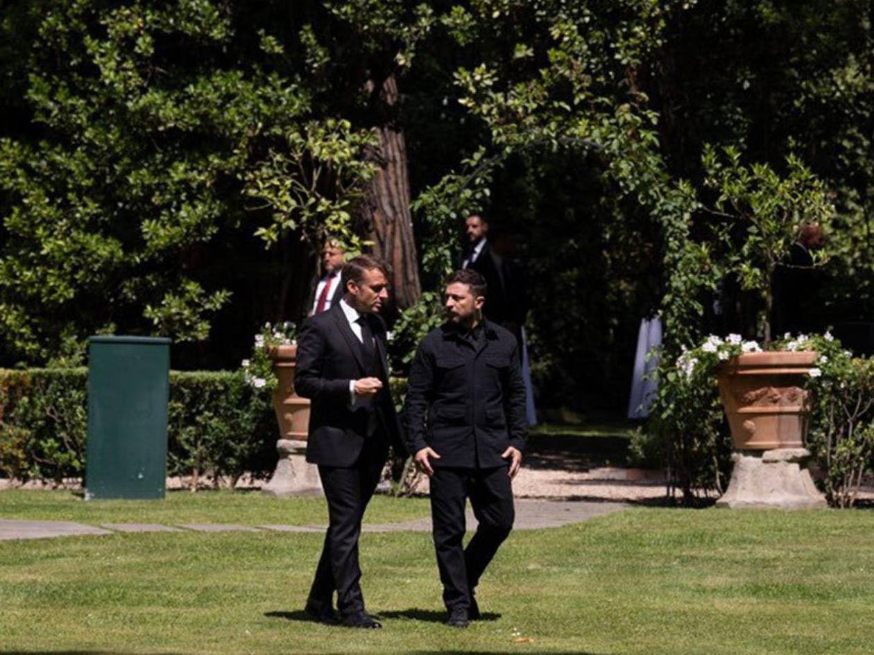 Macron resalta la voluntad de paz de Zelenski y pide a Putin que muestre la suya