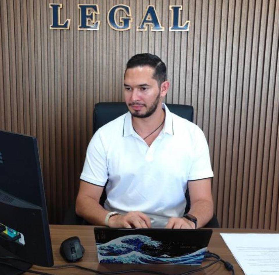 Ricardo Gonzáles, abogado de profesión, después de estudiar en el extranjero decidió regresar a Honduras para aportar al desarrollo del país.