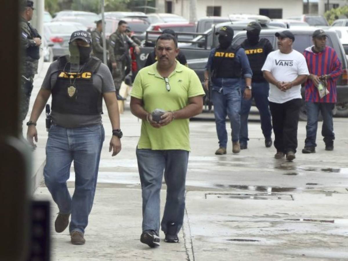 Nadie sabe cómo ingresó a Honduras la lujosa limusina de Los Peludos