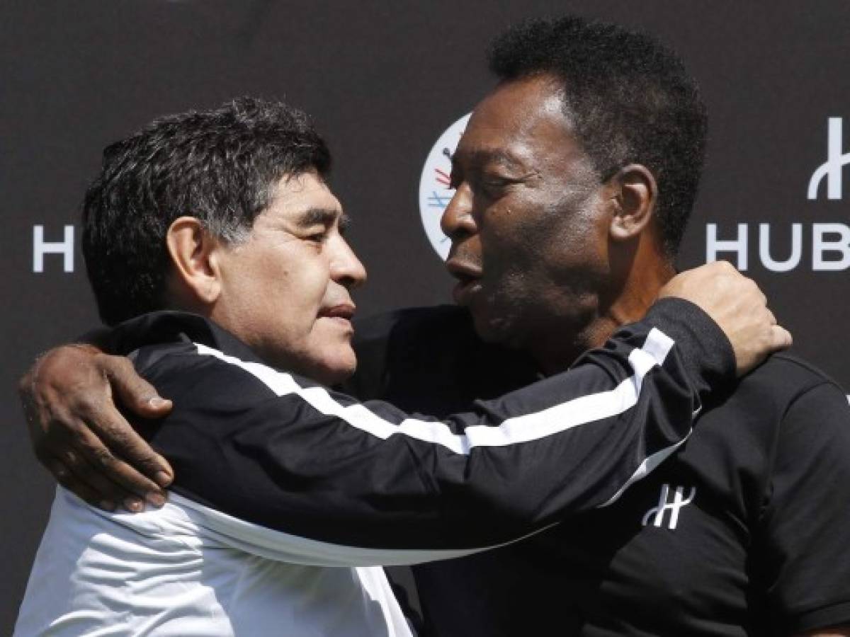 El día en que Pelé 'fichó' a Maradona para el Santos de Brasil