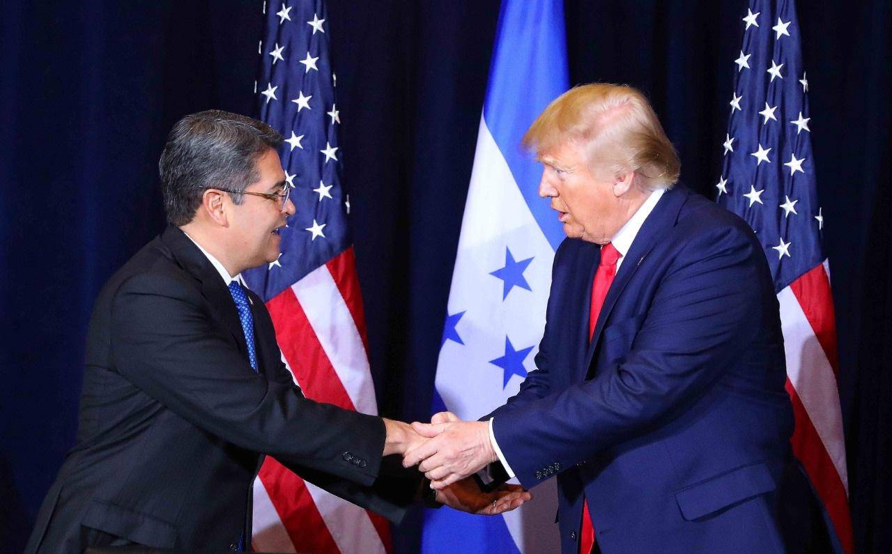 $!El expresidente Juan Orlando Hernández junto al exmandatario estadounidense, Donald Trump.
