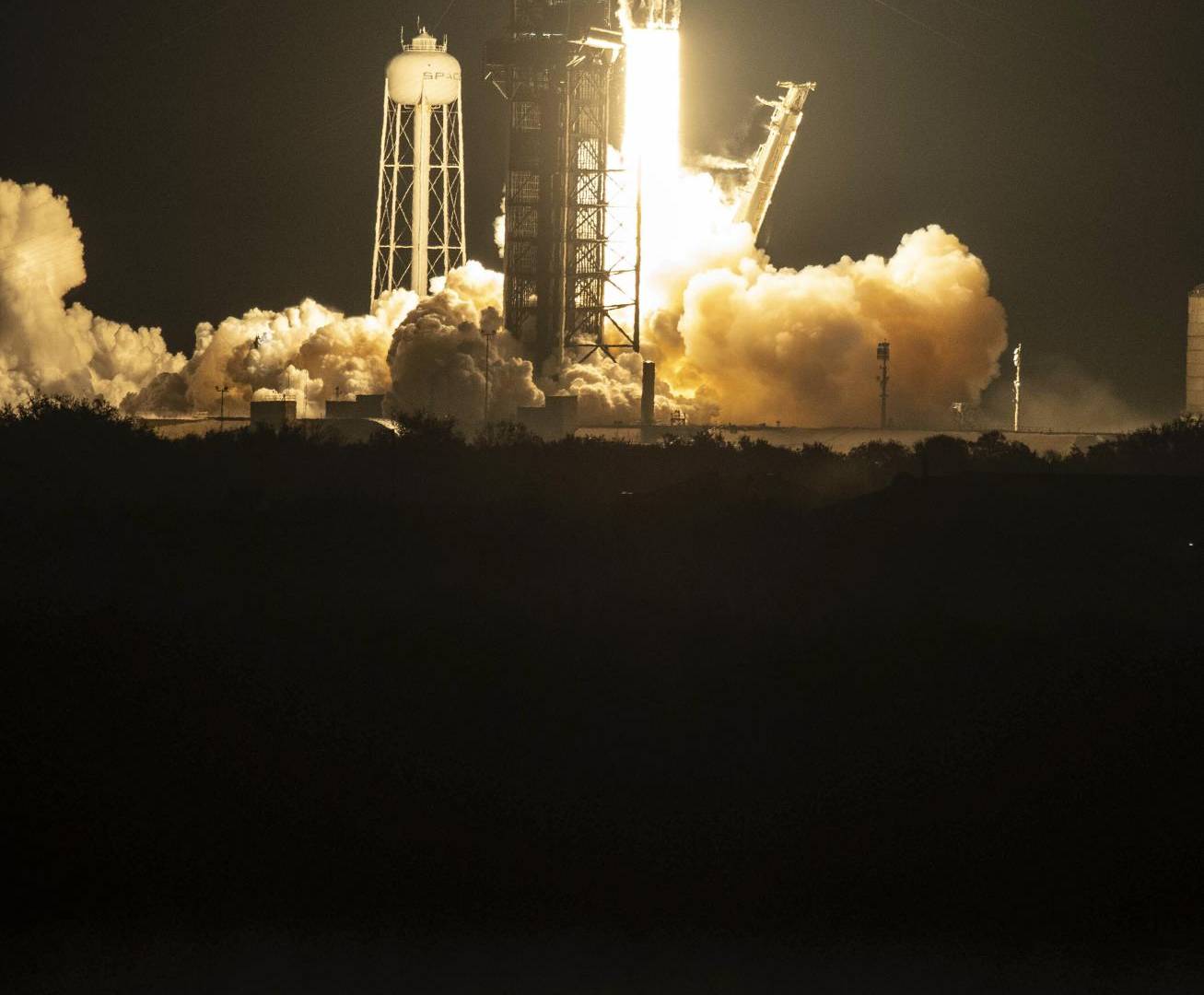 $!Un cohete transporta el avión espacial no tripulado X-37B del Departamento de Defensa de Estados Unidos.