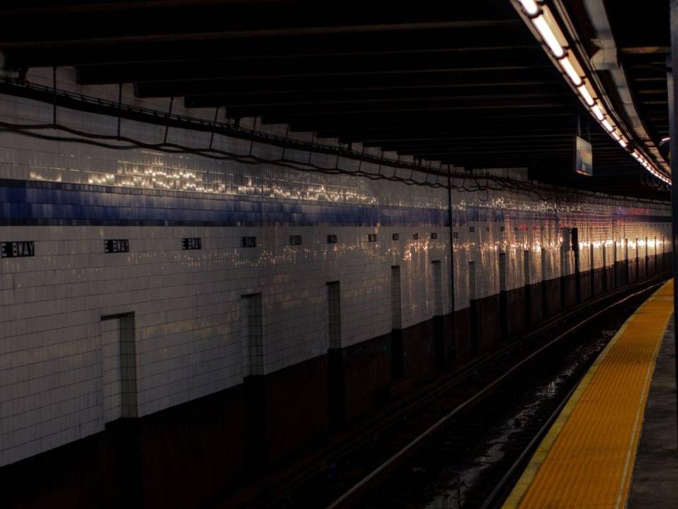 Después de la muerte de Matthew Sachman, en el metro de NY, hubo obituarios falsos en internet.